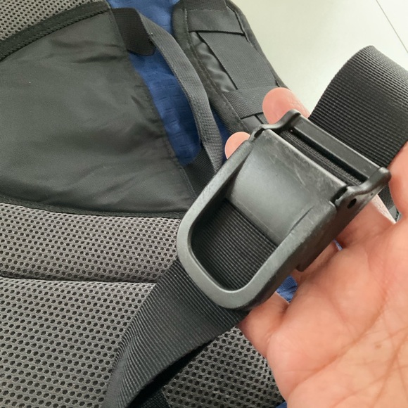 L.L. Bean Navy and Black Laptop Messenger Crossbody Bag - Picture 8 of 13